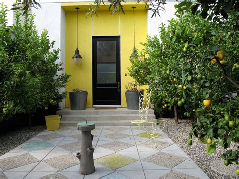 The front yard landscape is the very first matter to observe when you drive by your house and pull up in the driveway, and therefore you need to earn a statement. Edible Landscaping Ideas for Front Yard - Sunset - Sunset ...