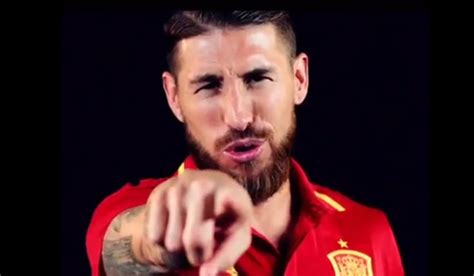 Sergio ramos ist spanier durch und durch. Ramos und Kollegen singen „La Roja baila" - REAL TOTAL