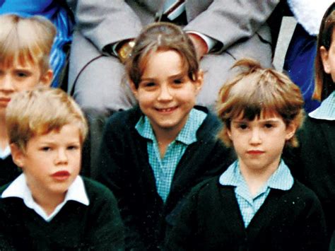 As she chatted and played with the children and helped clean one little girl's sandy hands, she was. Kate Middleton Berulang Tahun ke-39, Intip 8 Foto ...