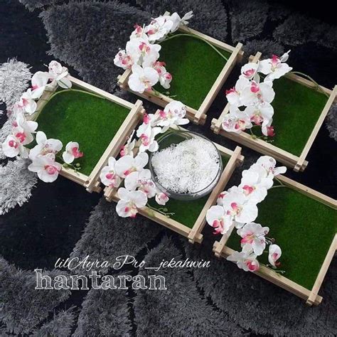 Hantaran pertunangan untuk lelaki kebanyakannya bertemakan putih biru. Dulang hantaran #flower #dulang | Wedding gift boxes ...