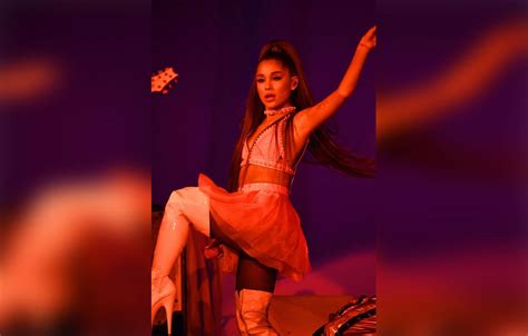 Ariana Grande Says She S Still Processing After On Stage Breakdown