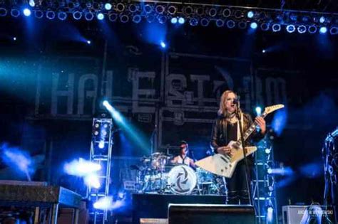 Exclusive A Wild Evening With Halestorm Live Dvd Filming Show