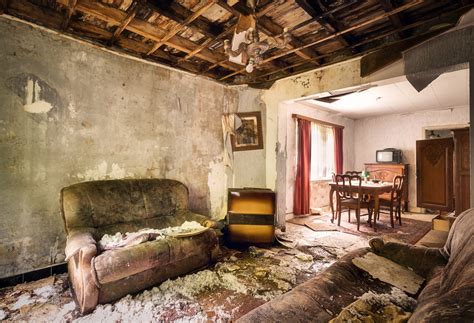 15 Photos Of Abandoned Living Rooms In Decay Urban