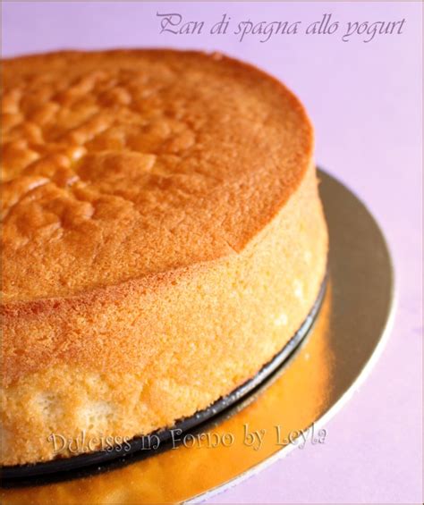 L'impasto di questo pan di spagna è l'ideale per preparare delle mini torte, risulteranno molto soffici, profumate e irresistibili. Pan di spagna allo yogurt, ricetta base senza olio e senza ...