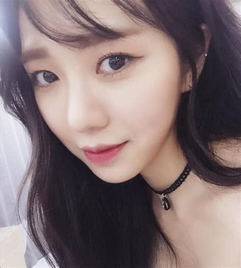 백퍼센트 클린업 작가 호벤 총편수 총 47화 향수를 뿌리는 시간까지 정해져있을 정도로 철저한 '우인'의 남자친구 '강석연'! 부탁해요 엄마 AOA 민아, 인맥과 남친은 별개 …왜? - 이투데이