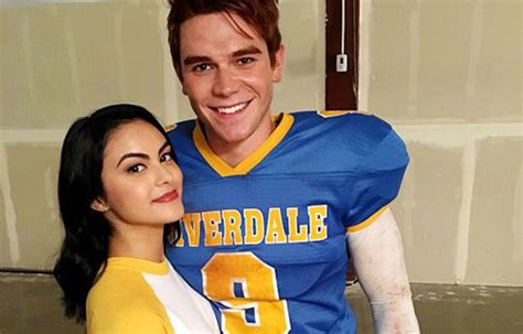 Archie Andrews And Veronica Lodge Totally Make Out In The Next Episode Of Riverdale Girlfriend