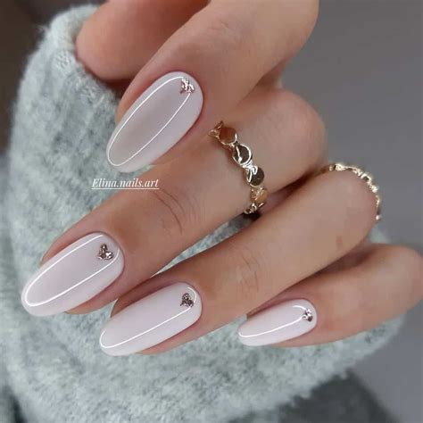 Simple But Special Nail Art Examples For Beautiful Ladies New Years