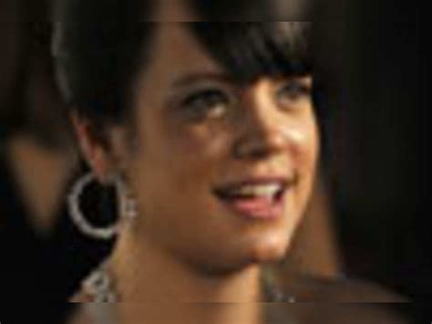 Lilly Allen Breaks Down In Tears On Stage English Movie News Times Of India