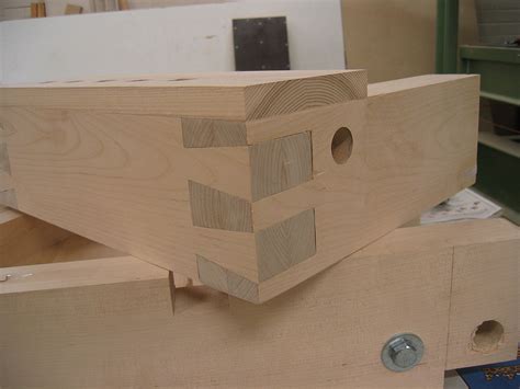 Let's take a closer look. Dovetail joint - Wikipedia