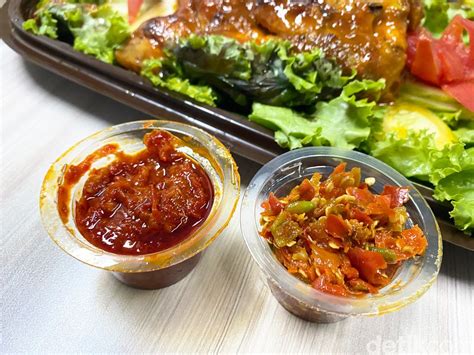 Sajian menu ayam bakar pedas manis akan lebih lengkap dengan bumbu sambal kecap. SeeJontor : Huaah! Enaknya Ayam Bakar Sambal Super Pedas ...