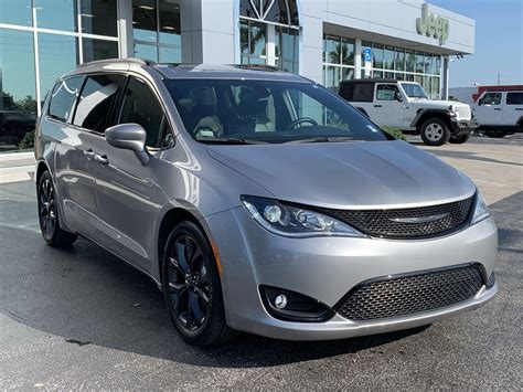 Certified Pre Owned 2019 Chrysler Pacifica Limited 4d Passenger Van In