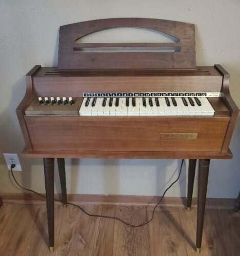 Vintage Magnus Prelude Electric Chord Organ 1960s All Wood 32 Sing