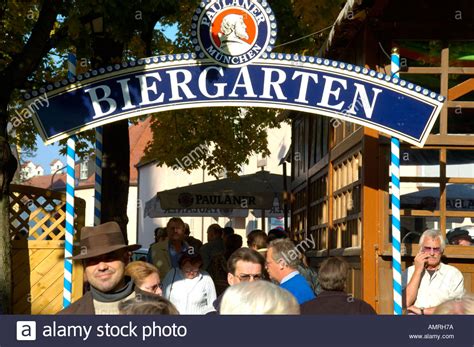 Three weeks of celebration are spent in the big festival hall, where you can experience an extraordinary atmosphere with the oktoberfest band the kirchdorfer, enjoy authentic bavarian delicacies. Paulaner Stockfotos & Paulaner Bilder - Alamy