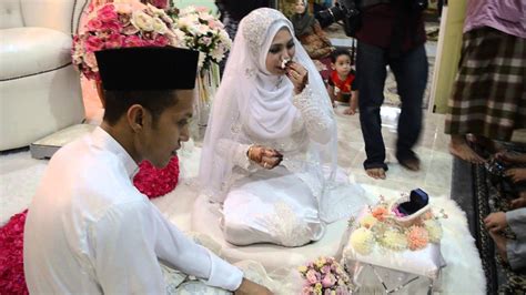 Kamu juga bisa download secara legal di itunes untuk mendukung artis agar. 20140913 Acara selepas Akad Nikah sdr Anuar dengan Fasha ...