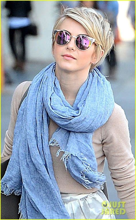 Short Hair Pixie Cut Hairstyle With Glasses Ideas 41