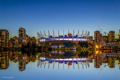 20 Stunning Photos Of Bc Place At Night Vancouver Blog Miss604
