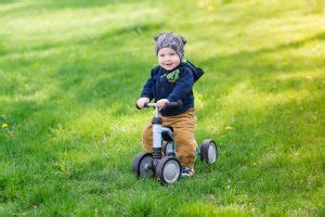 Ab wann können kinder sicher mit einem laufrad fahren? Laufrad: Ab wann ist es sinnvoll und worauf sollten Eltern ...