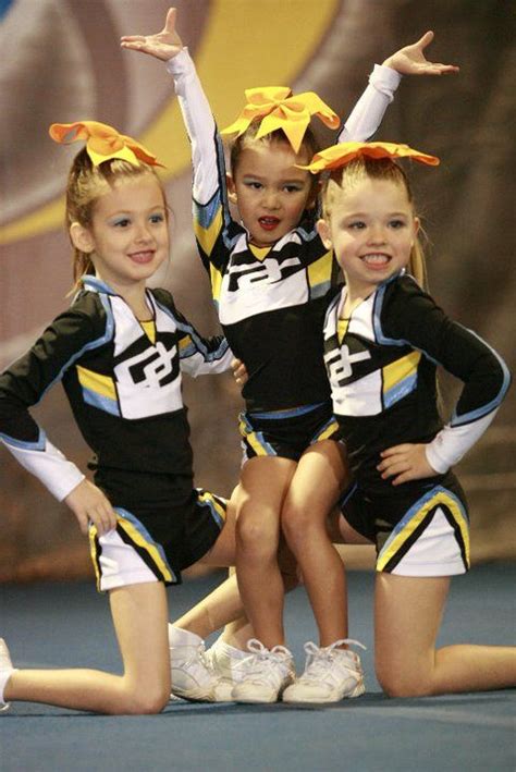 Pin By Dennise Sandoval On Cheerleading Youth Cheer Cheer Stunts