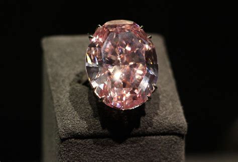 Remember When Ben Affleck Gave Jlo A Gigantic Pink Diamond Engagement