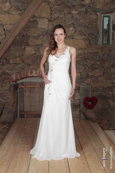 Im online shop sind schöne brautkleider mit großem auswahl günstig zu verkaufen. BrautmodeOutlet Bautzen - Brautmode Kollektion Godet