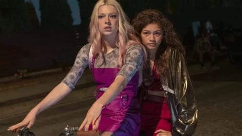 These Rue And Jules Costumes From Euphoria Are Perfect For Besties Euphoria Clothing Couples