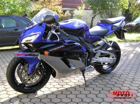 Модель спортивного мотоцикла honda cbr1000rr fireblade появилась на рынке в 2004 году, придя на смену honda cbr954rr fireblade. Honda CBR 1000 RR Fireblade 2006 Specs and Photos