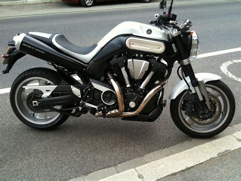 It contents the heart with its truly macho looks. Yamaha MT 01 | Yamaha MT 01 | supiido.com | Flickr
