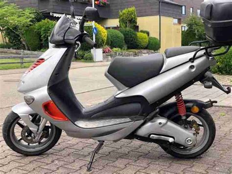 Also see for sr 50. Aprilia SR 50 Stealth - Bestes Angebot von Aprilia.