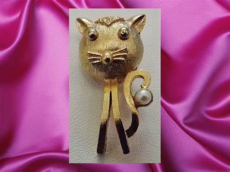 Vintage Mamselle Kitty Cat Brooch Pin Gold Tone With Gem