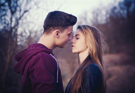 Cómo Dar Un Beso Perfecto En 5 Pasos