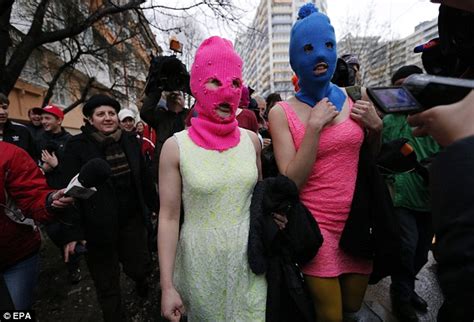 Est100 一些攝影some Photos Pussy Riot Masked Members Nadezhda