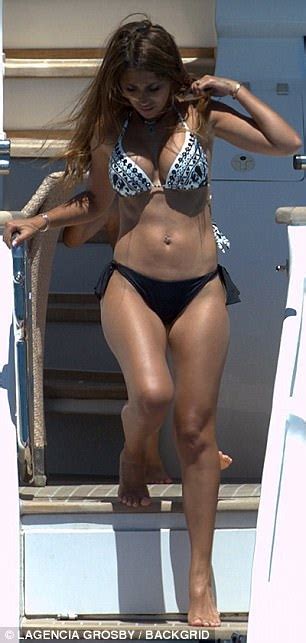 Wag Antonella Roccuzzo Displays Her Svelte Figure In Ibiza Daily Mail
