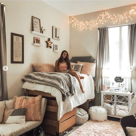 39 Cute Dorm Rooms Were Obsessing Over Right Now By Sophia Lee College Dorm Room Decor