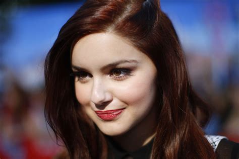 Free Download Hd Wallpaper Ariel Winter Actress Celebrity Women Smile Woman Face