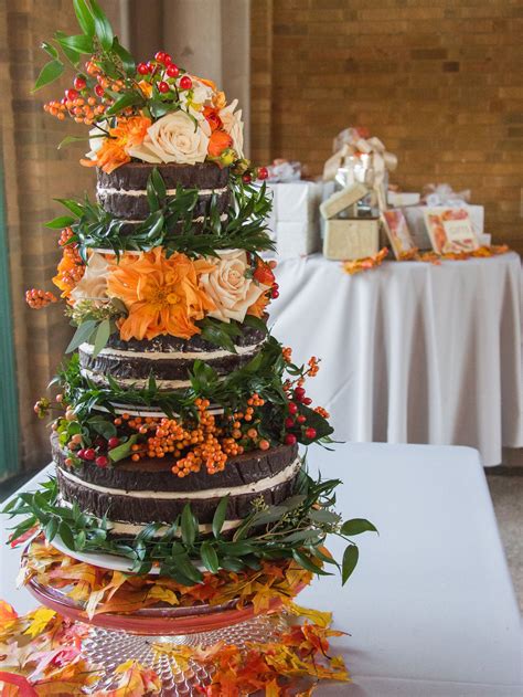 A Gorgeous Autumn Themed Wedding Cake Themed Wedding Cakes Bright