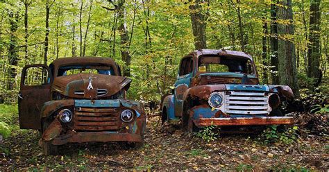 15 Pictures Of Abandoned Classic Pickups That Move Us To Tears