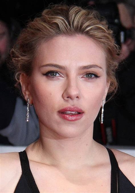 scarlett johansson sa taille son poids combien mesure cette star