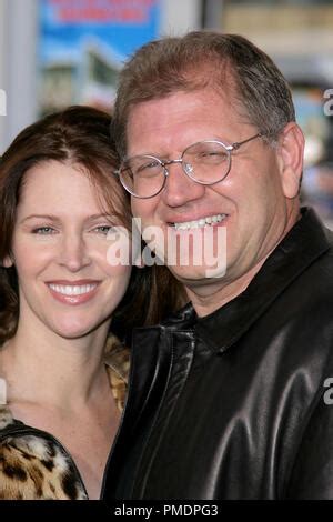 Leslie Harter Zemeckis And Robert Zemeckis Premiere Of Beowulf At