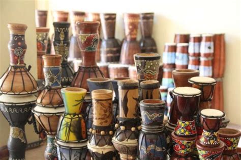 Dalam pembuatannya, setiap jenis iklan harus mampu mengkombinasikan antara aspek komunikatif dan estetik. Pengertian Kerajinan, Jenis-jenis Kerajinan, dan Contohnya