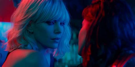 Review Theron S Atomic Blonde Debuts A Dazzling New Action Icon