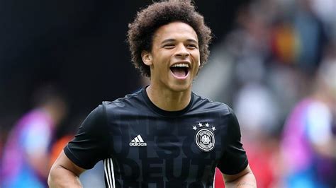 Leroy sané fifa 20 • player moments sbc prices and rating. Leroy Sane wechselt für rund 50 Millionen Euro von Schalke ...