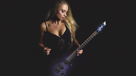 Check Out Beautiful And Talented London Guitarist Sophie Lloyd