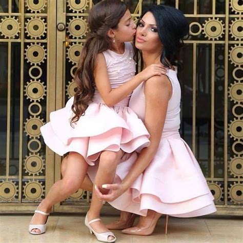 Pin By Ervin Kastellon On 59 ♥ Mom And Daughter Fashion Mommy And Me Dresses Mother Daughter