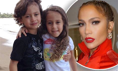 #cambiaelpaso 5 de julio jlo.lnk.to/presavecambiaelpaso. Jennifer Lopez shares cute photos of twins enjoying a ...