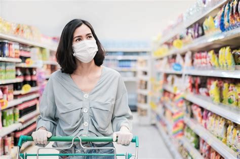 What confuses health-conscious consumers when choosing products?