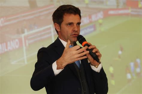 Reeru kara hazureta furyouhin no norainu sa da kedo kantan ni wa teeru wa furanai ze. 名レフェリー、伊サッカー界"VAR問題"の改善点を指摘 「52回の ...