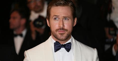 Ryan Gosling Si Zahrá Sexi Kena Tehličky Na Bruchu A Jeho Barbie Krajšiu Dostať Nemohol