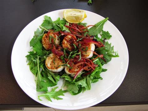 A delicious seafood spaghetti dish that is so low in calories you won't believe it. Seared scallops with basil, chili and garlic, 5:2 diet ...