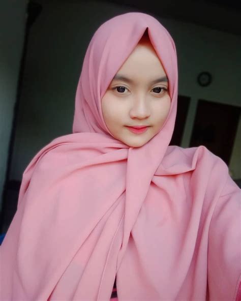 Pin Di Selfie Hijab