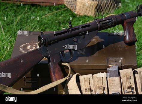 Sten Submachine Gun Hi Res Stock Photography And Images Alamy